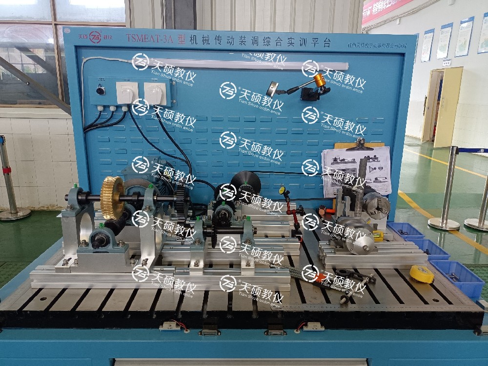 熱烈祝賀“2024年“匠心杯”裝備維修職業(yè)技能大賽空軍修理工廠預(yù)選賽裝配鉗工項目實(shí)操競賽”完滿完成，此競賽設(shè)備由本司研發(fā)制作，并提供培訓(xùn)支持。